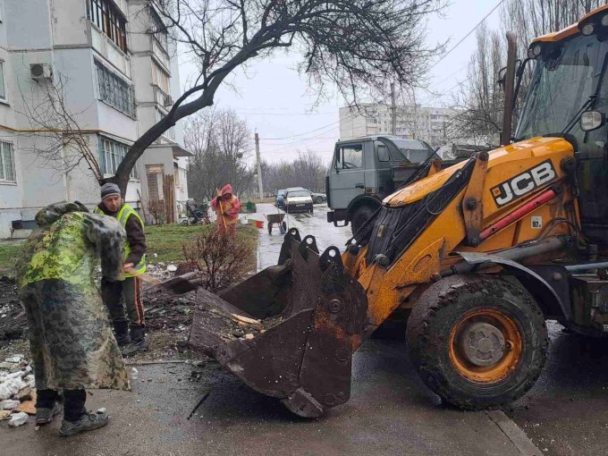 Новини Харкова: ліквідація наслідків удару дрона в 9-поверхівку